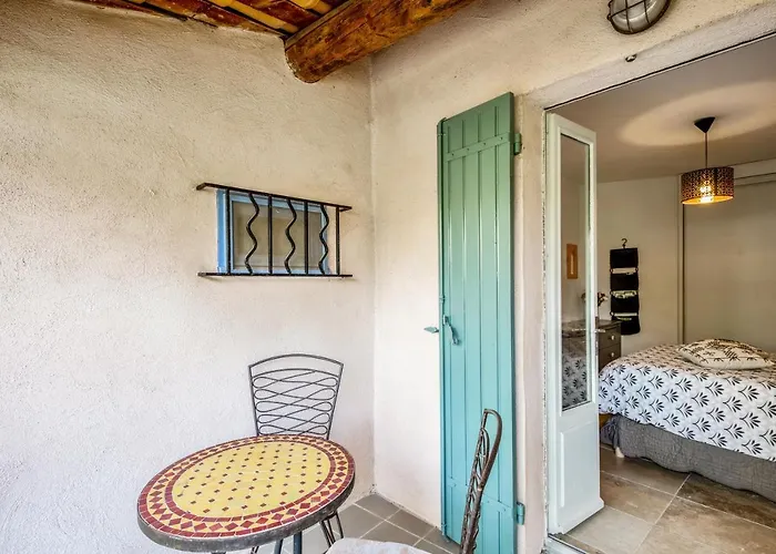 Maison De Village