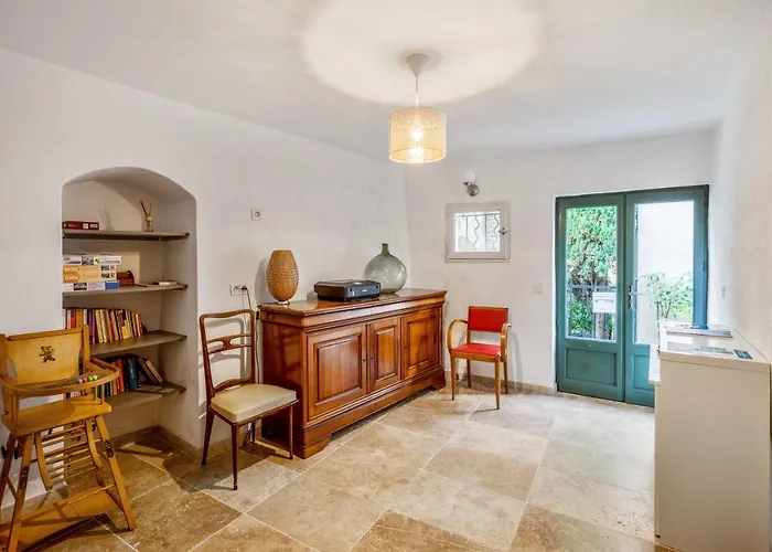 Maison De Village